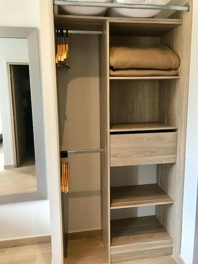 לינה וארוחת בוקר טרטס Les Lodges De Roquefeuille צרפת