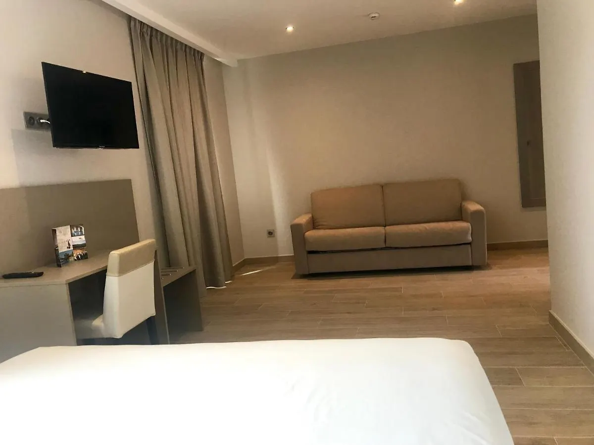 לינה וארוחת בוקר טרטס Les Lodges De Roquefeuille