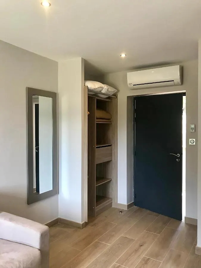 טרטס Les Lodges De Roquefeuille לינה וארוחת בוקר