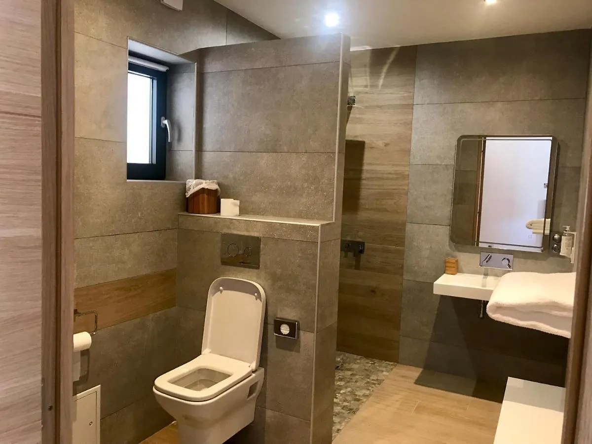 לינה וארוחת בוקר טרטס Les Lodges De Roquefeuille צרפת